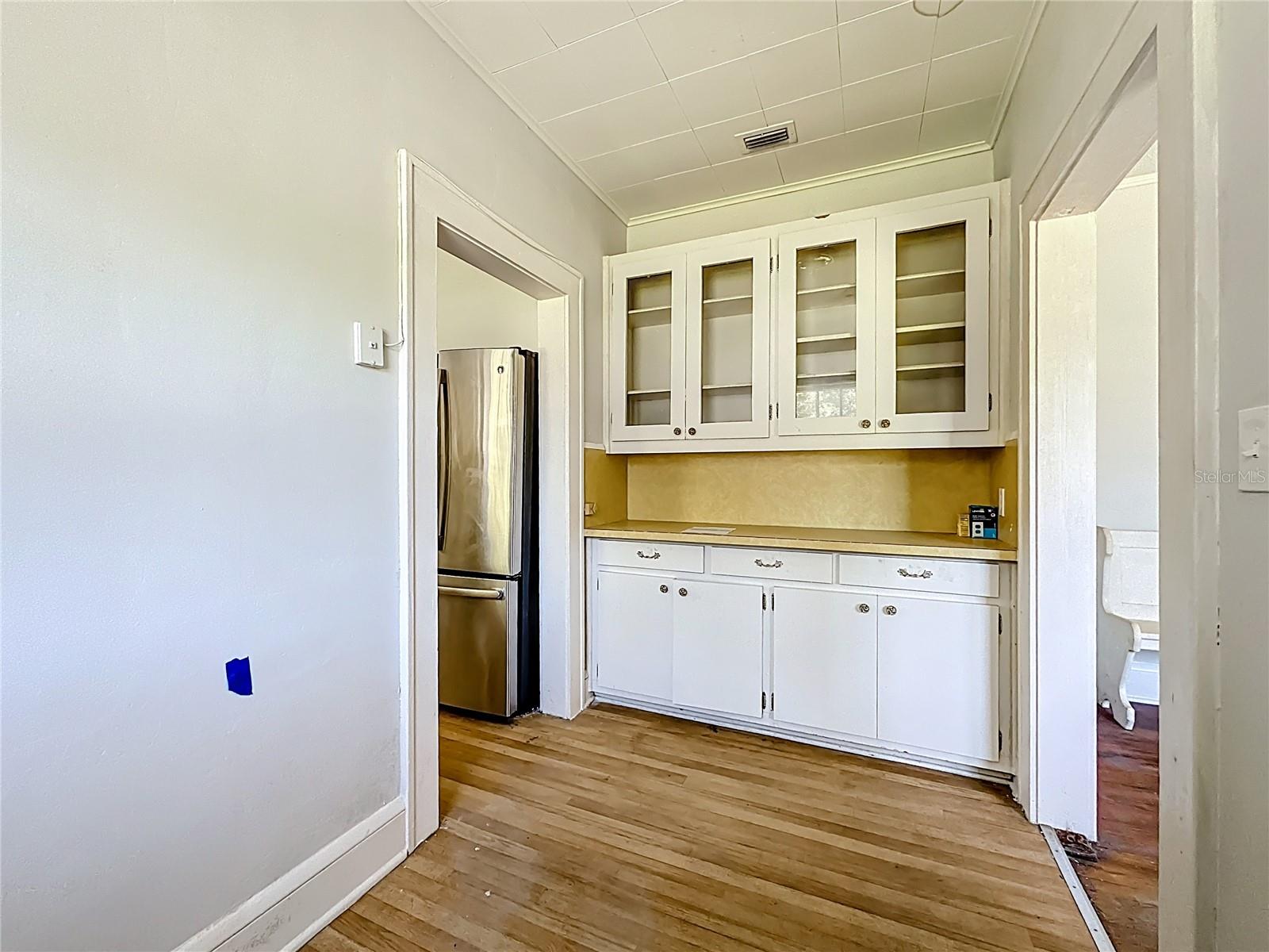 Image 12 of 32 For 943 Ingleside Avenue