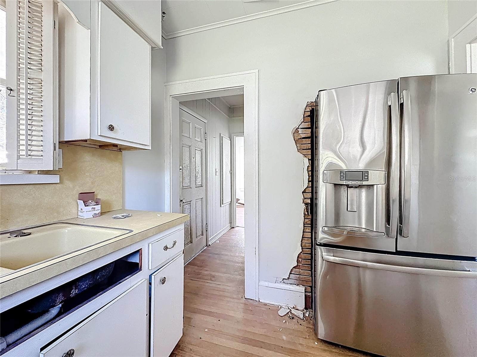 Image 15 of 32 For 943 Ingleside Avenue