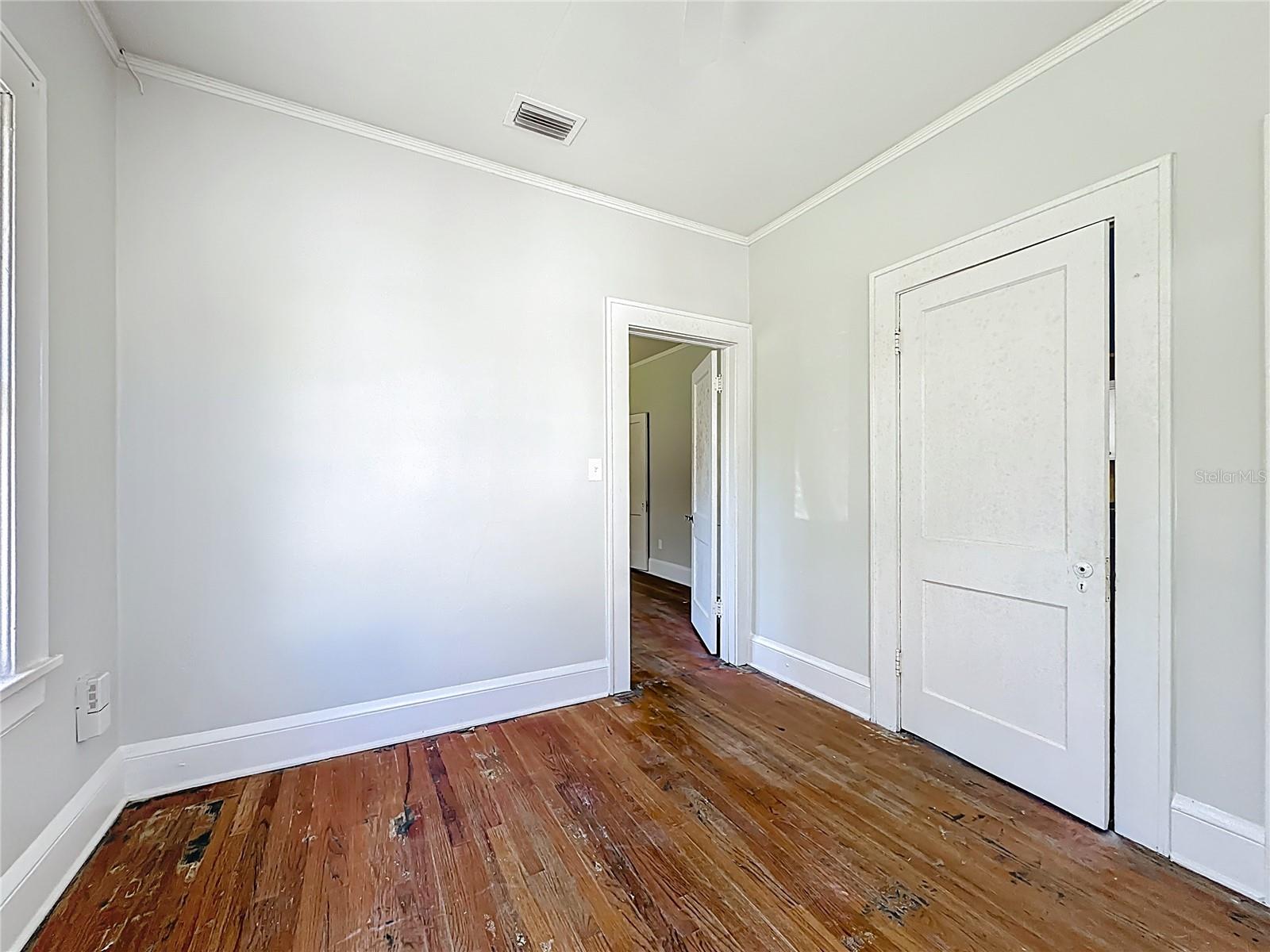 Image 17 of 32 For 943 Ingleside Avenue