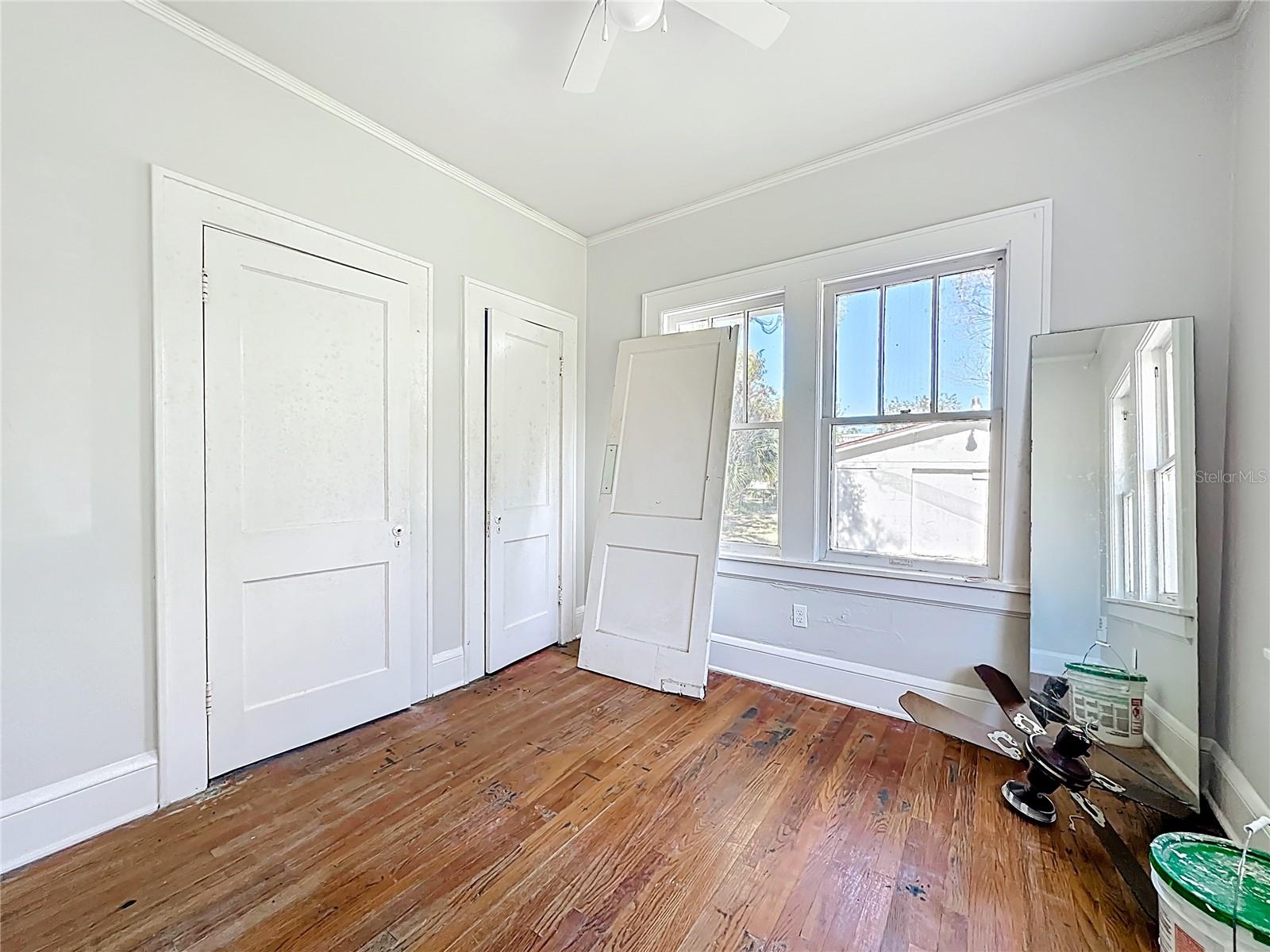 Image 19 of 32 For 943 Ingleside Avenue