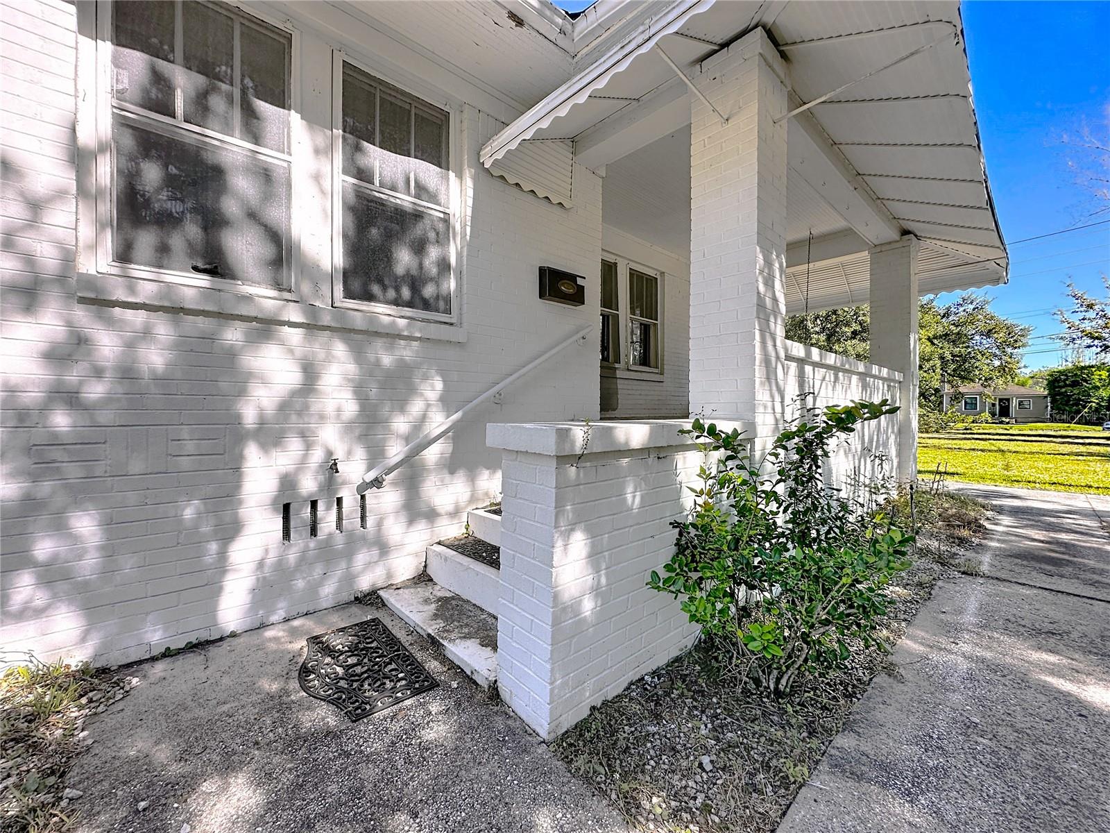 Image 2 of 32 For 943 Ingleside Avenue