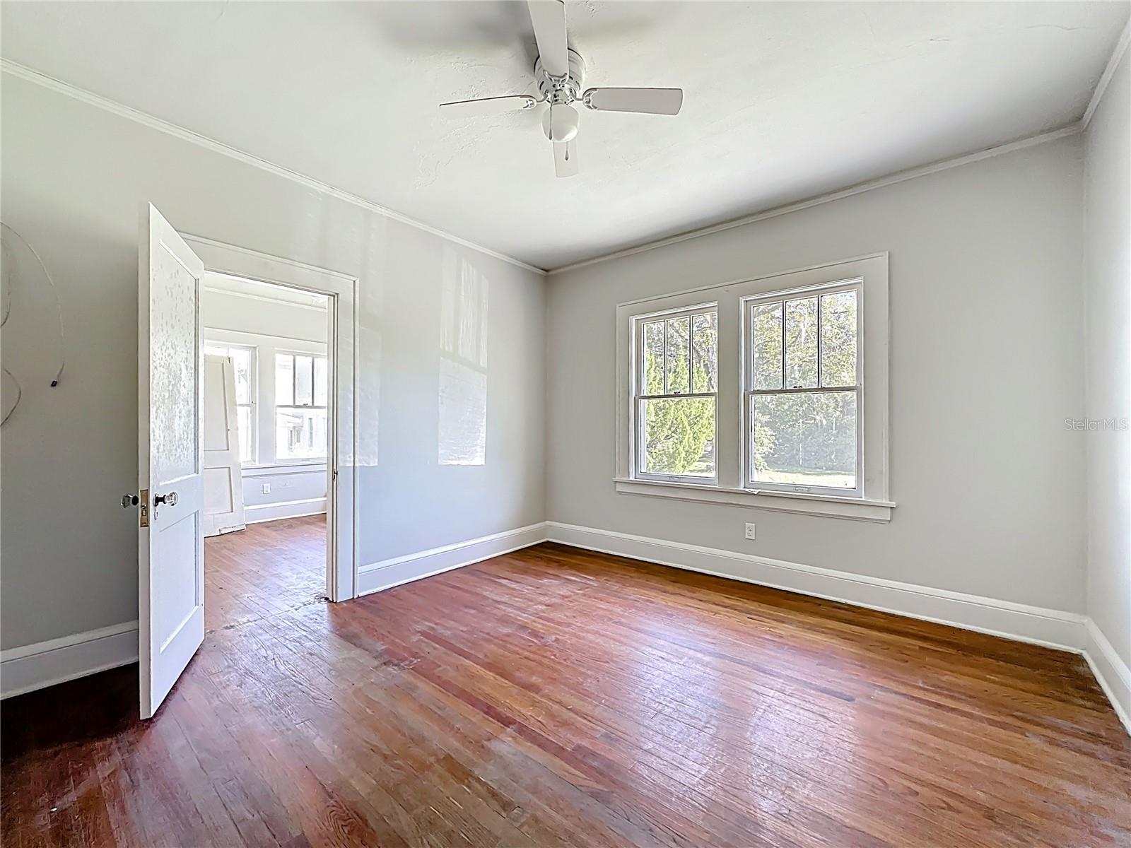 Image 22 of 32 For 943 Ingleside Avenue