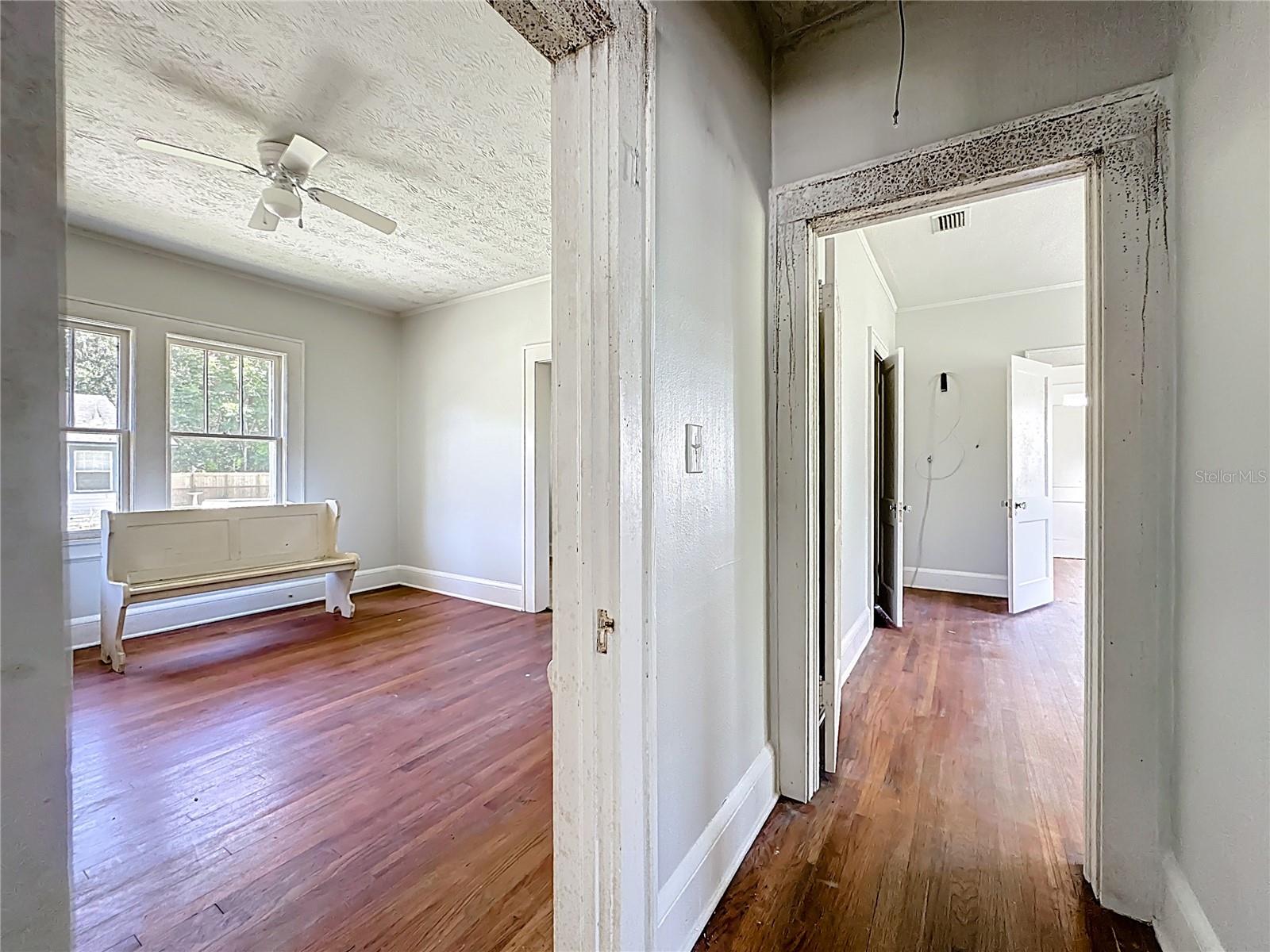 Image 23 of 32 For 943 Ingleside Avenue