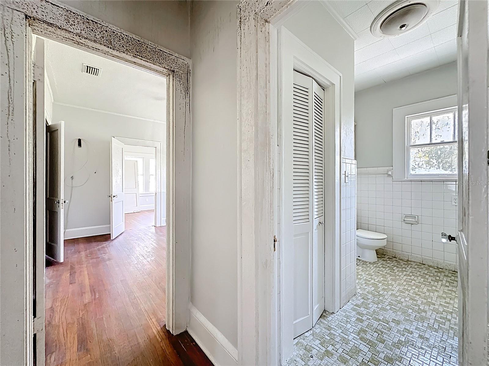 Image 24 of 32 For 943 Ingleside Avenue