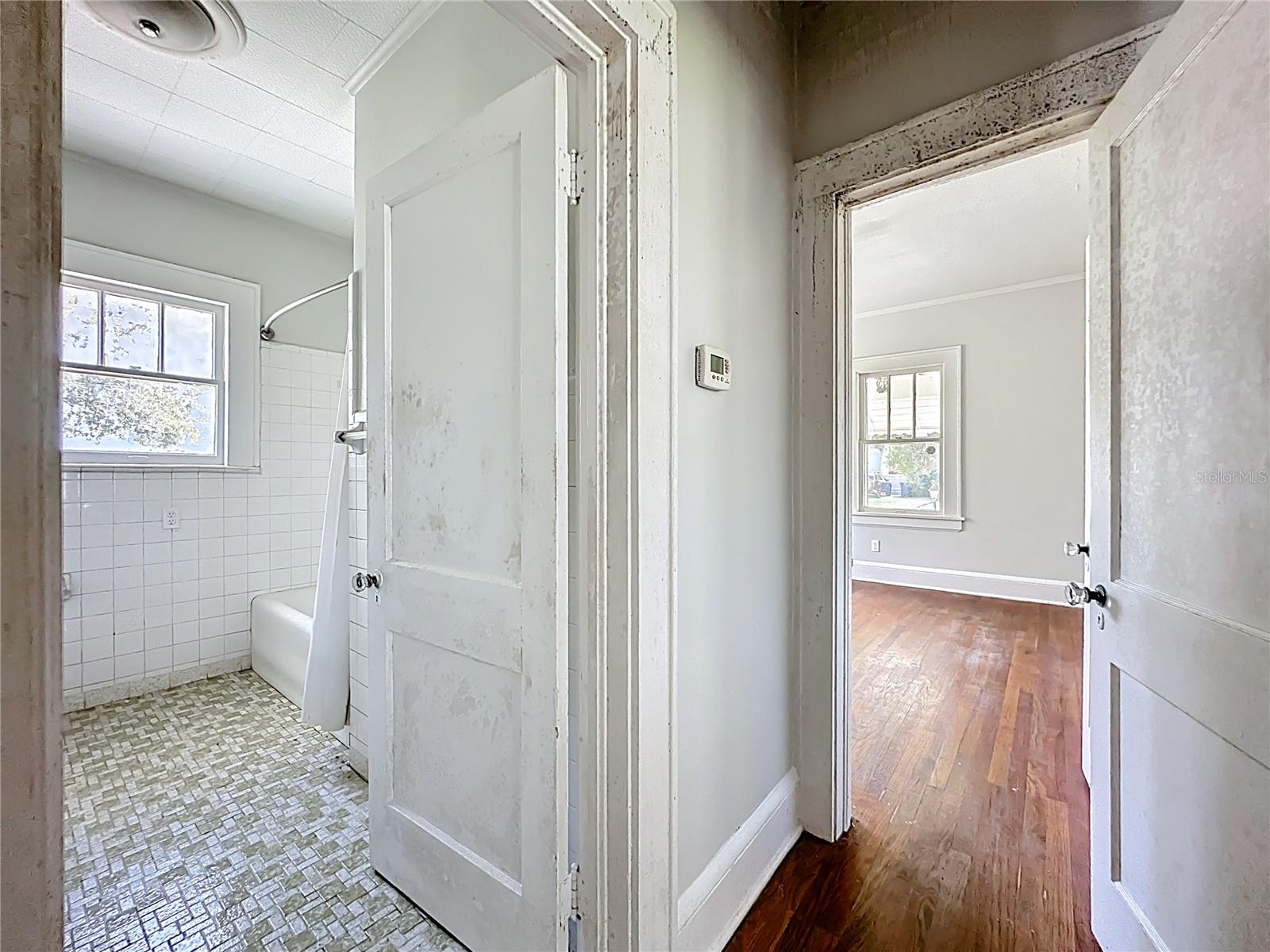 Image 25 of 32 For 943 Ingleside Avenue