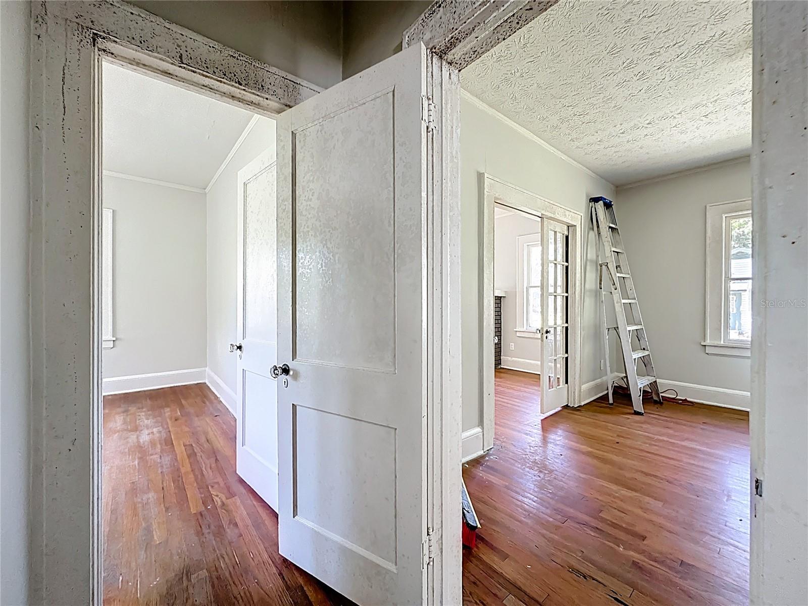 Image 26 of 32 For 943 Ingleside Avenue