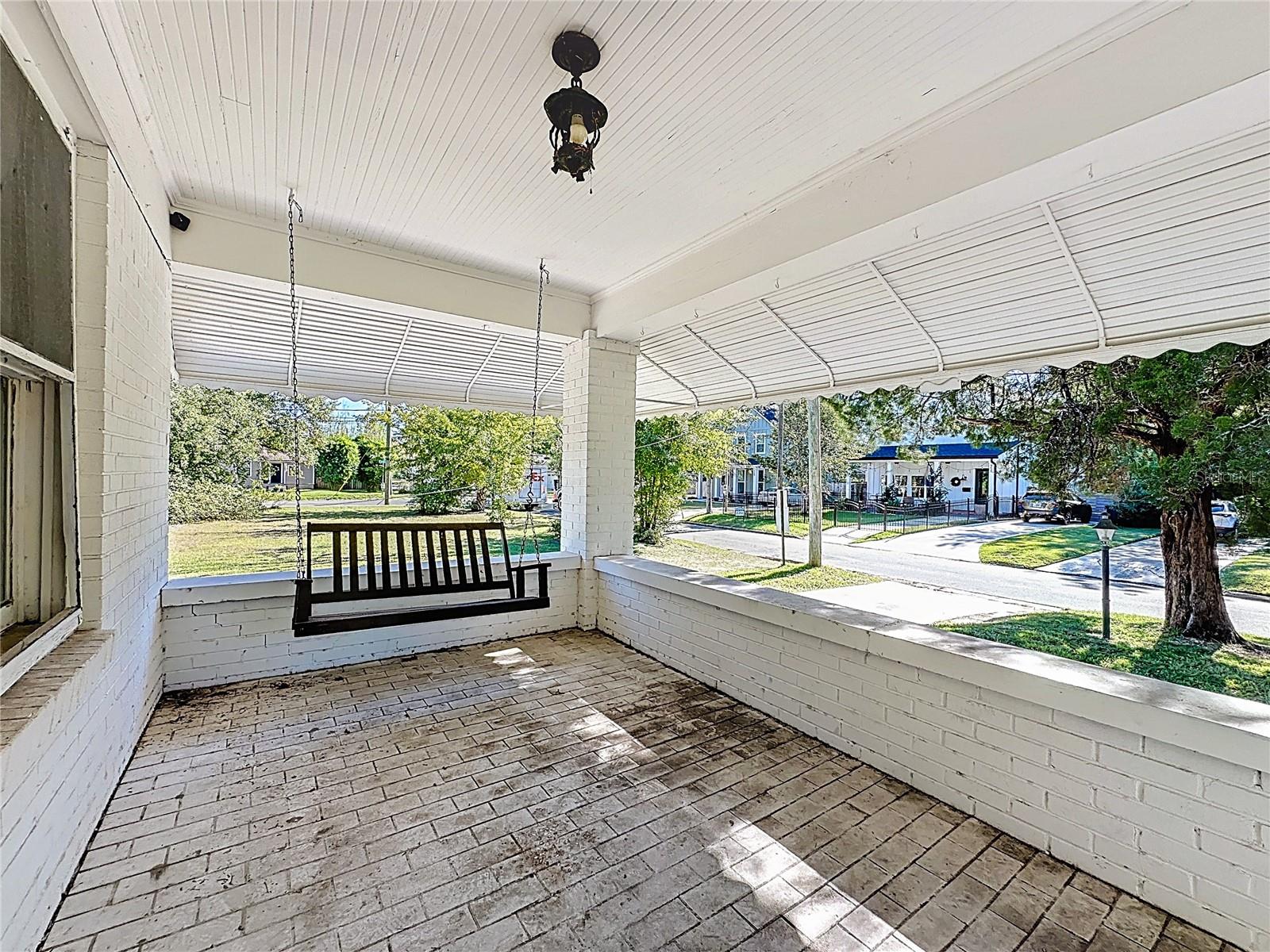 Image 4 of 32 For 943 Ingleside Avenue