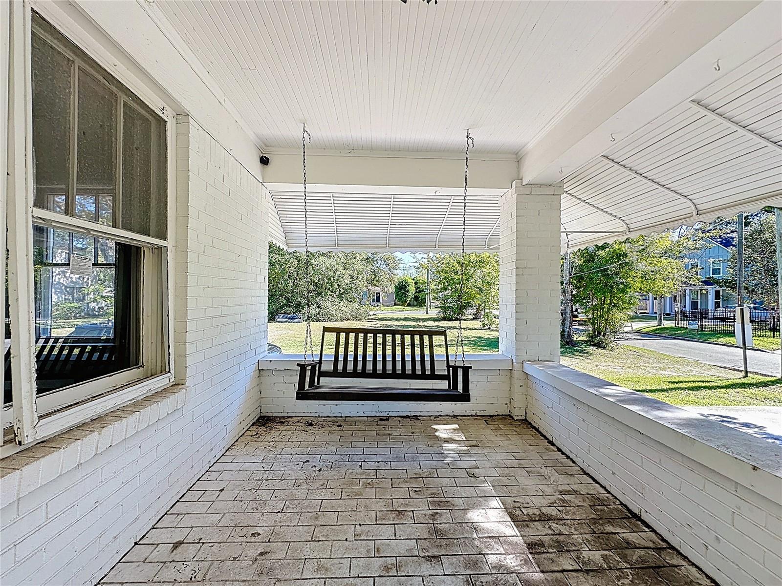 Image 5 of 32 For 943 Ingleside Avenue