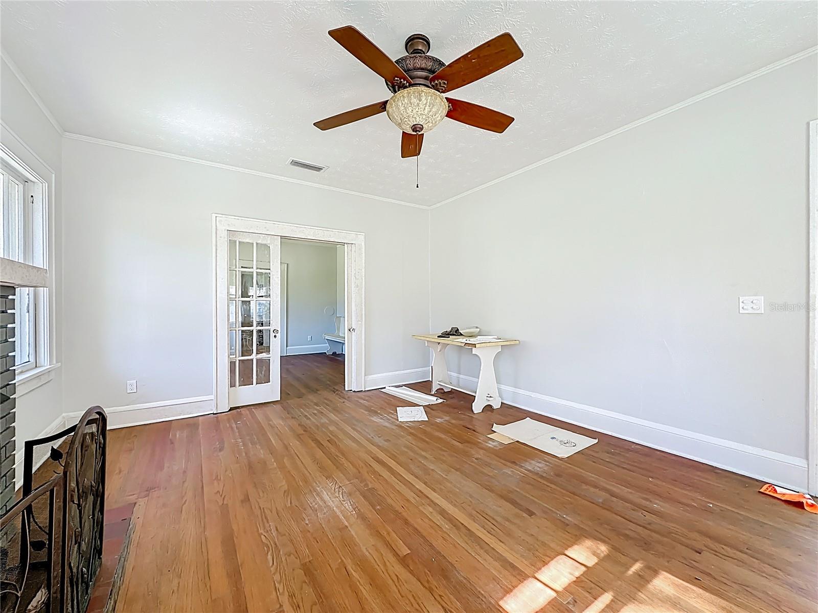 Image 8 of 32 For 943 Ingleside Avenue