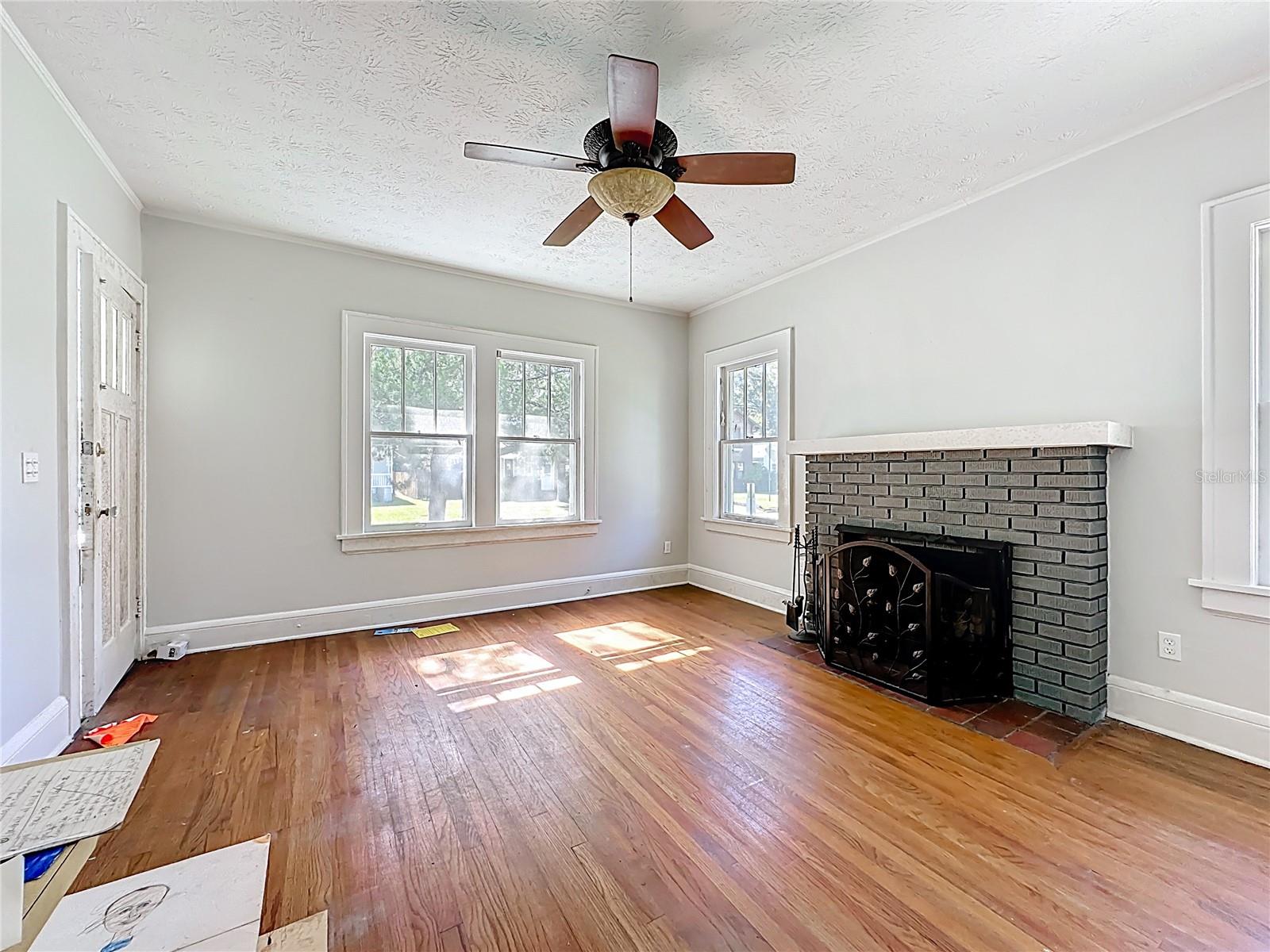 Image 9 of 32 For 943 Ingleside Avenue