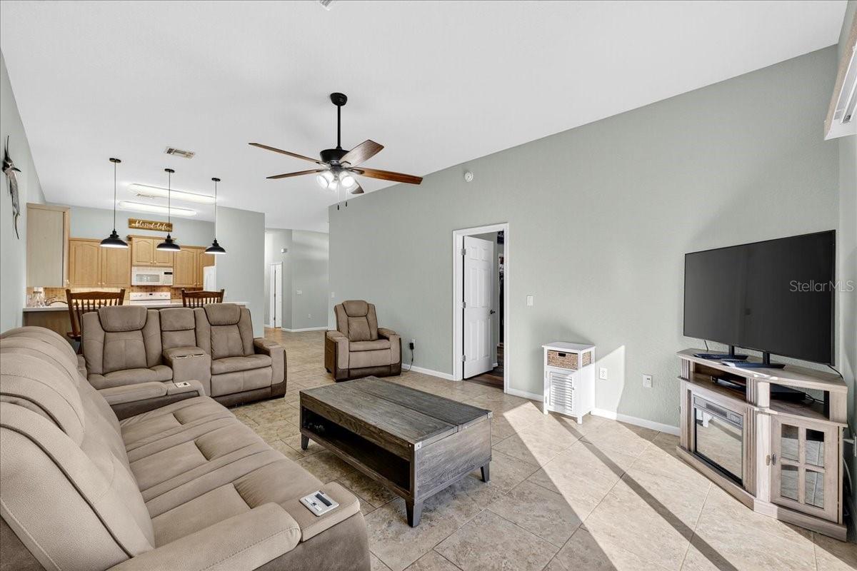 Image 20 of 35 For 1102 Motorcoach Drive