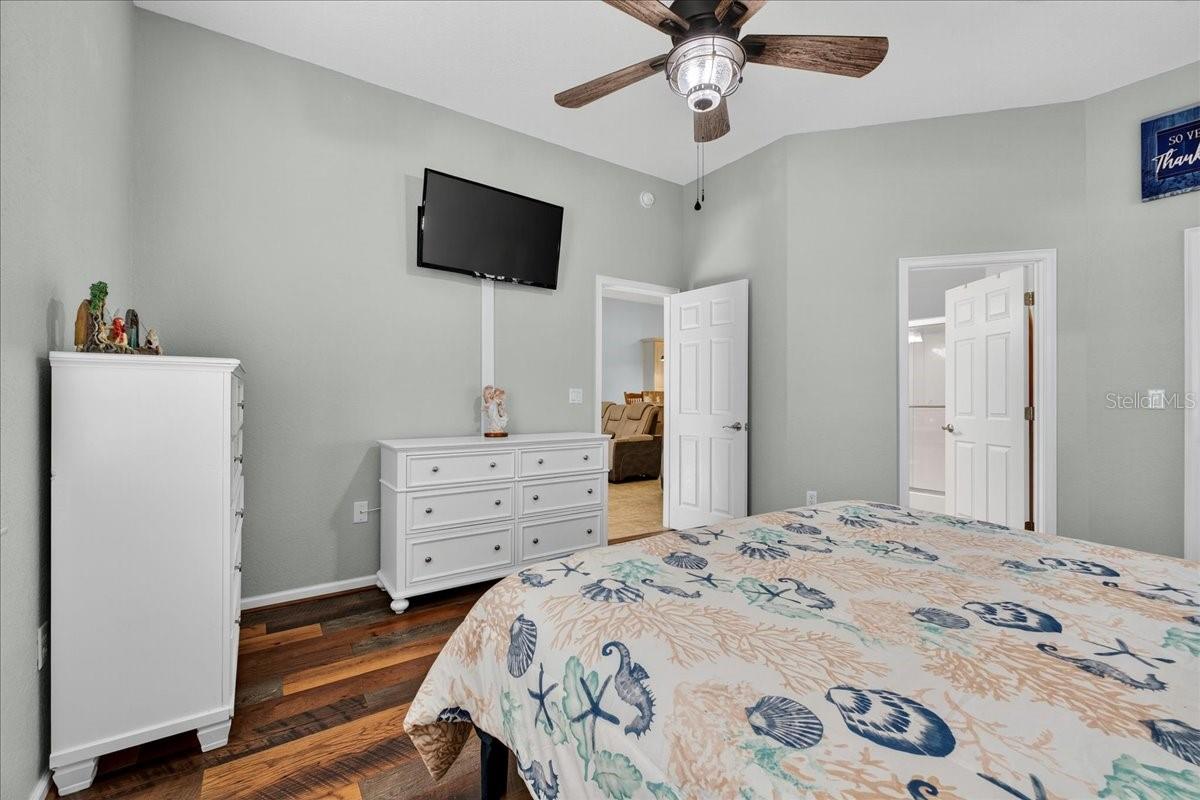 Image 28 of 35 For 1102 Motorcoach Drive