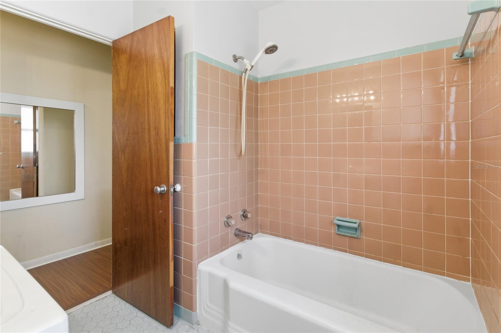 Image 16 of 34 For 715 Wildabon Avenue