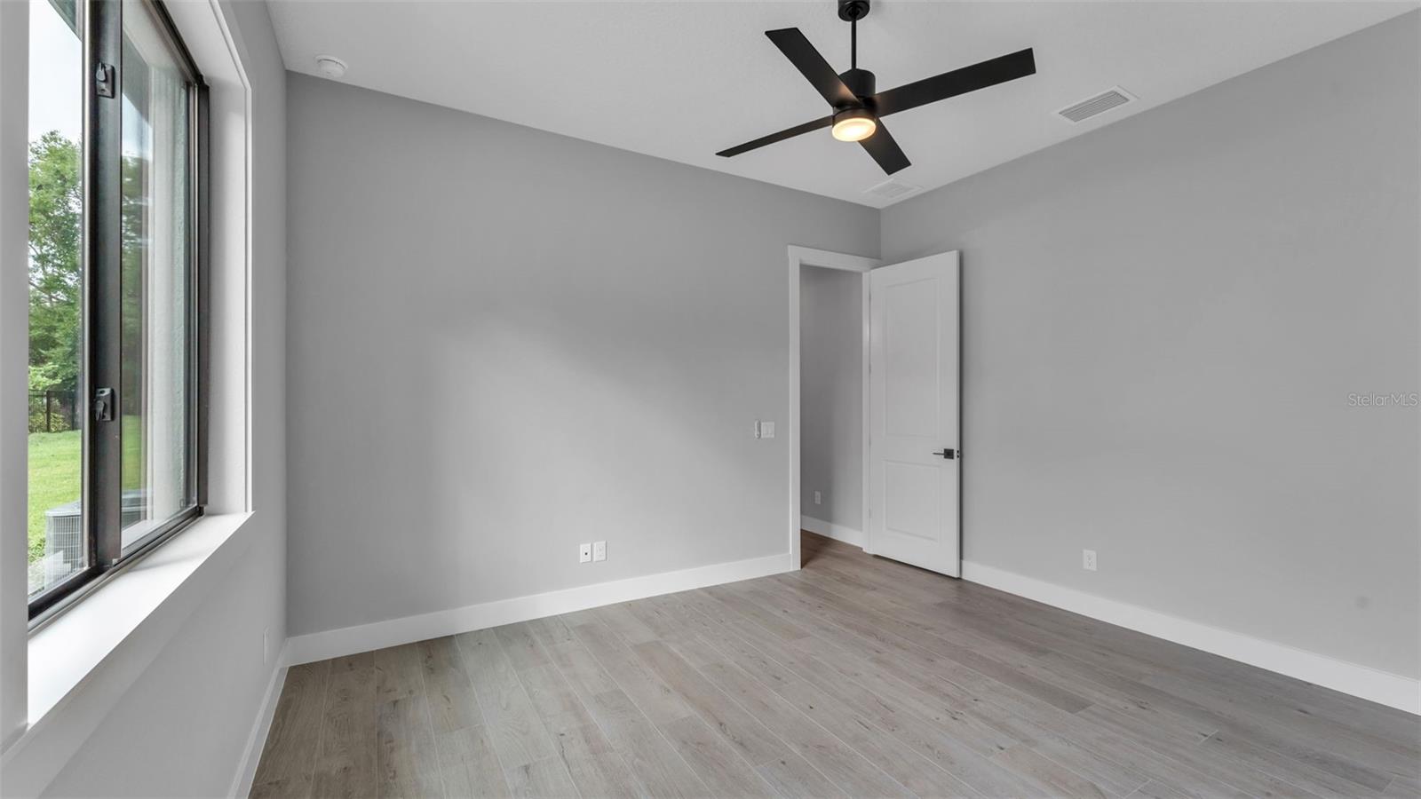 Image 39 of 69 For 5039 Cliffside Drive