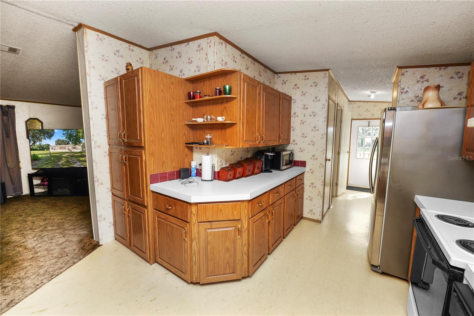 Image 10 of 37 For 8716 Pine Tree Drive