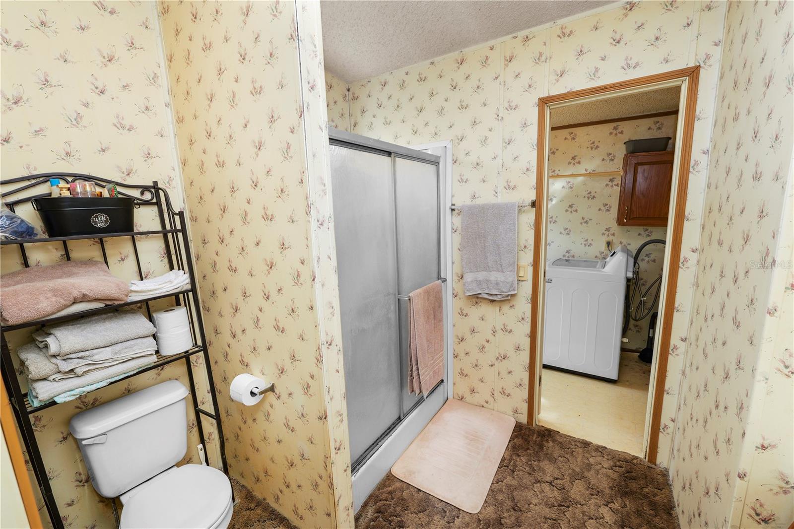 Image 19 of 37 For 8716 Pine Tree Drive