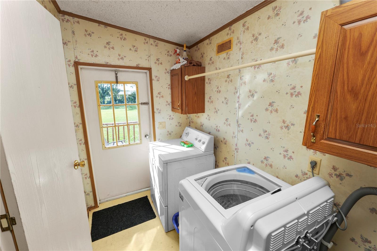 Image 20 of 37 For 8716 Pine Tree Drive