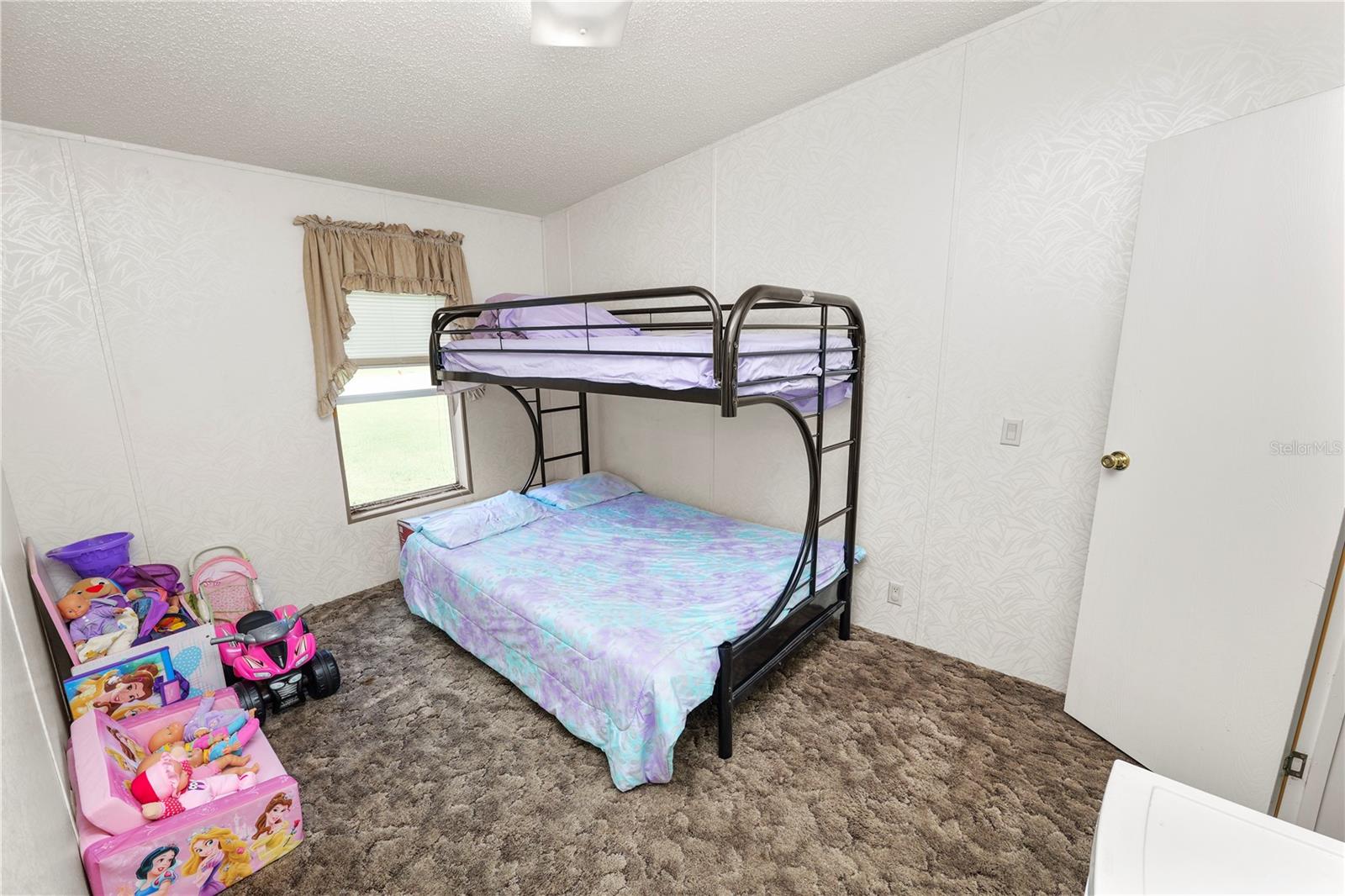 Image 23 of 37 For 8716 Pine Tree Drive