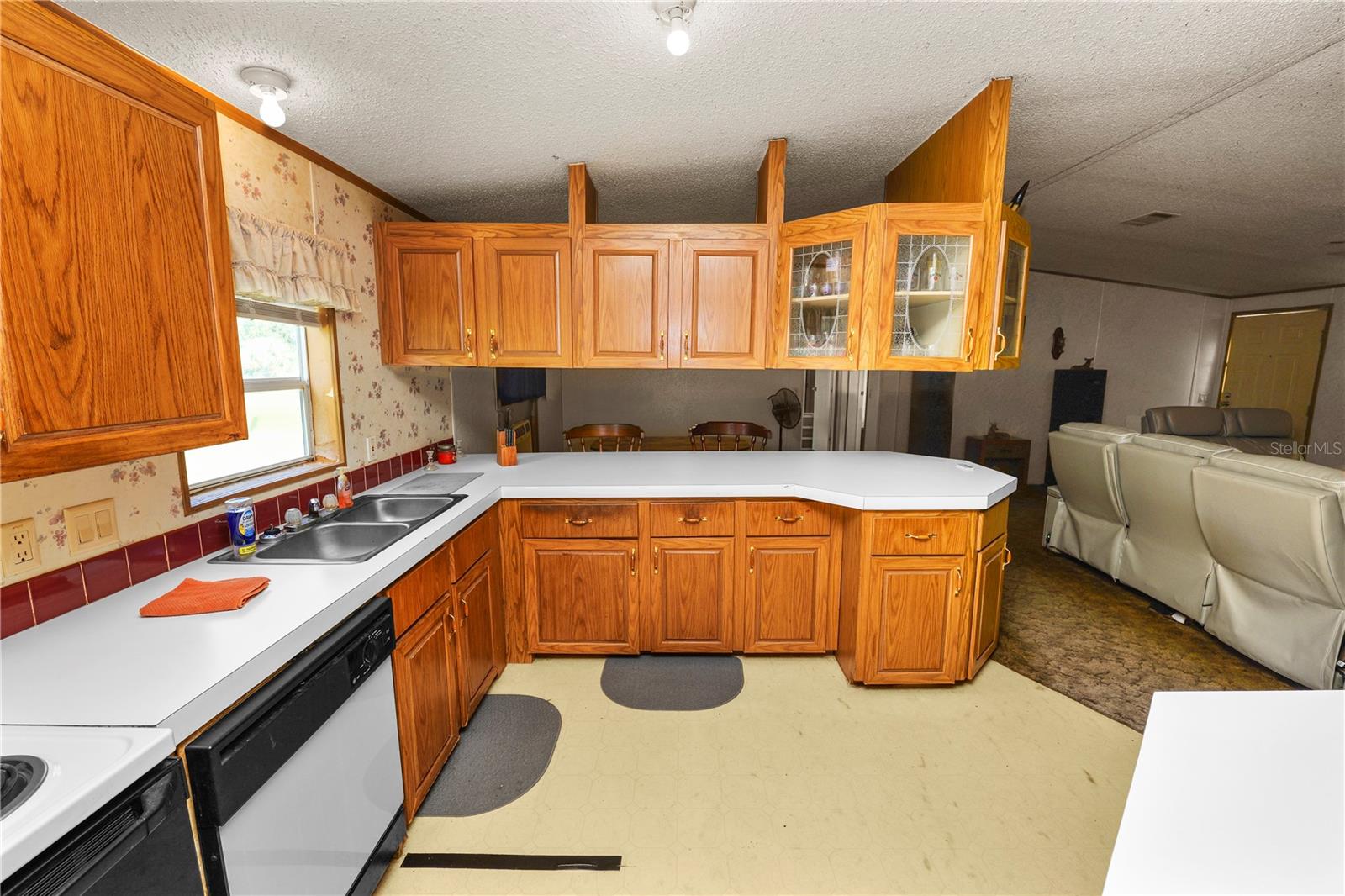 Image 9 of 37 For 8716 Pine Tree Drive