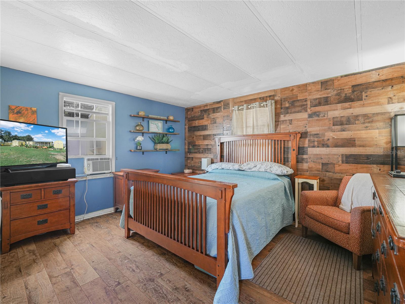 Image 10 of 31 For 4806 Fox Creek Drive W