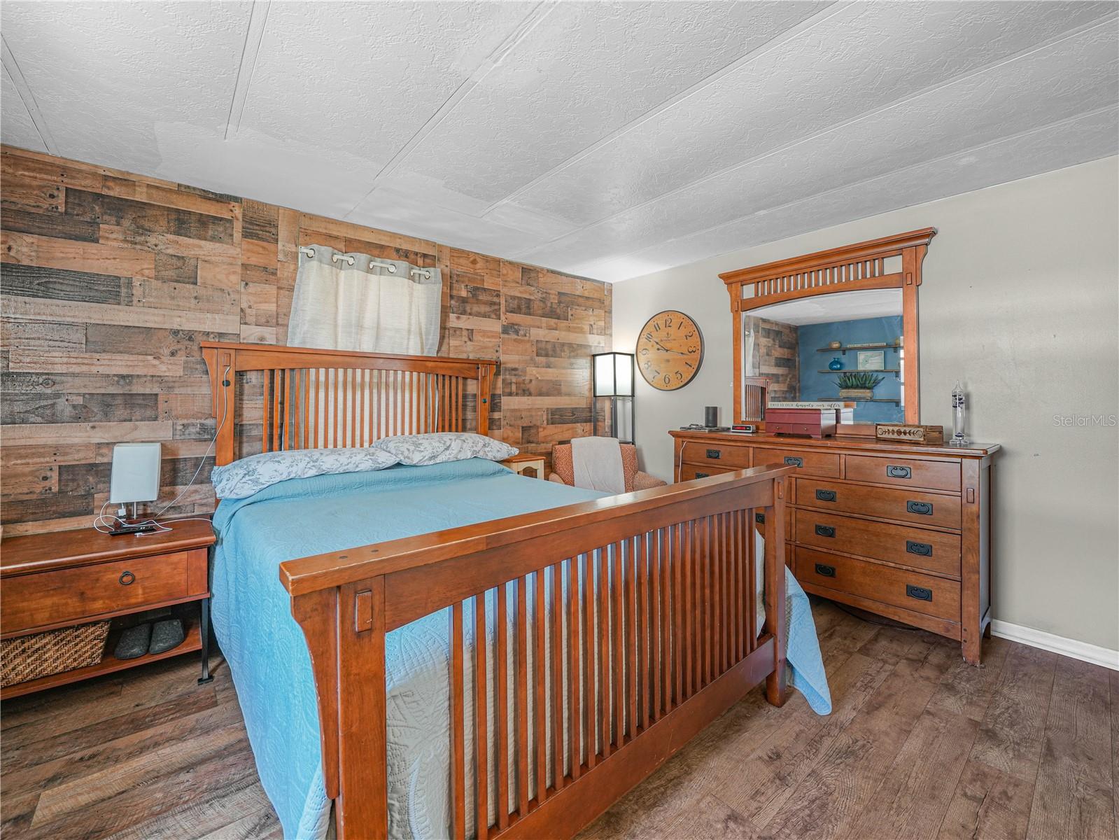 Image 11 of 31 For 4806 Fox Creek Drive W