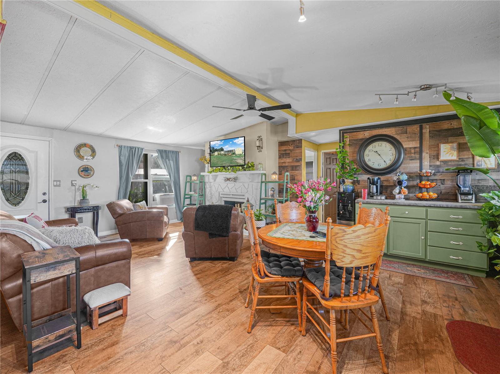 Image 4 of 31 For 4806 Fox Creek Drive W