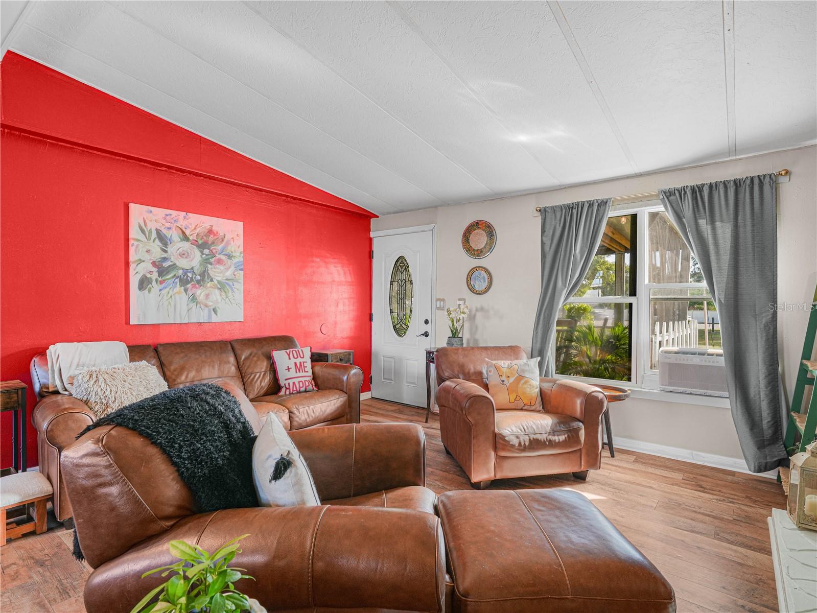 Image 5 of 31 For 4806 Fox Creek Drive W