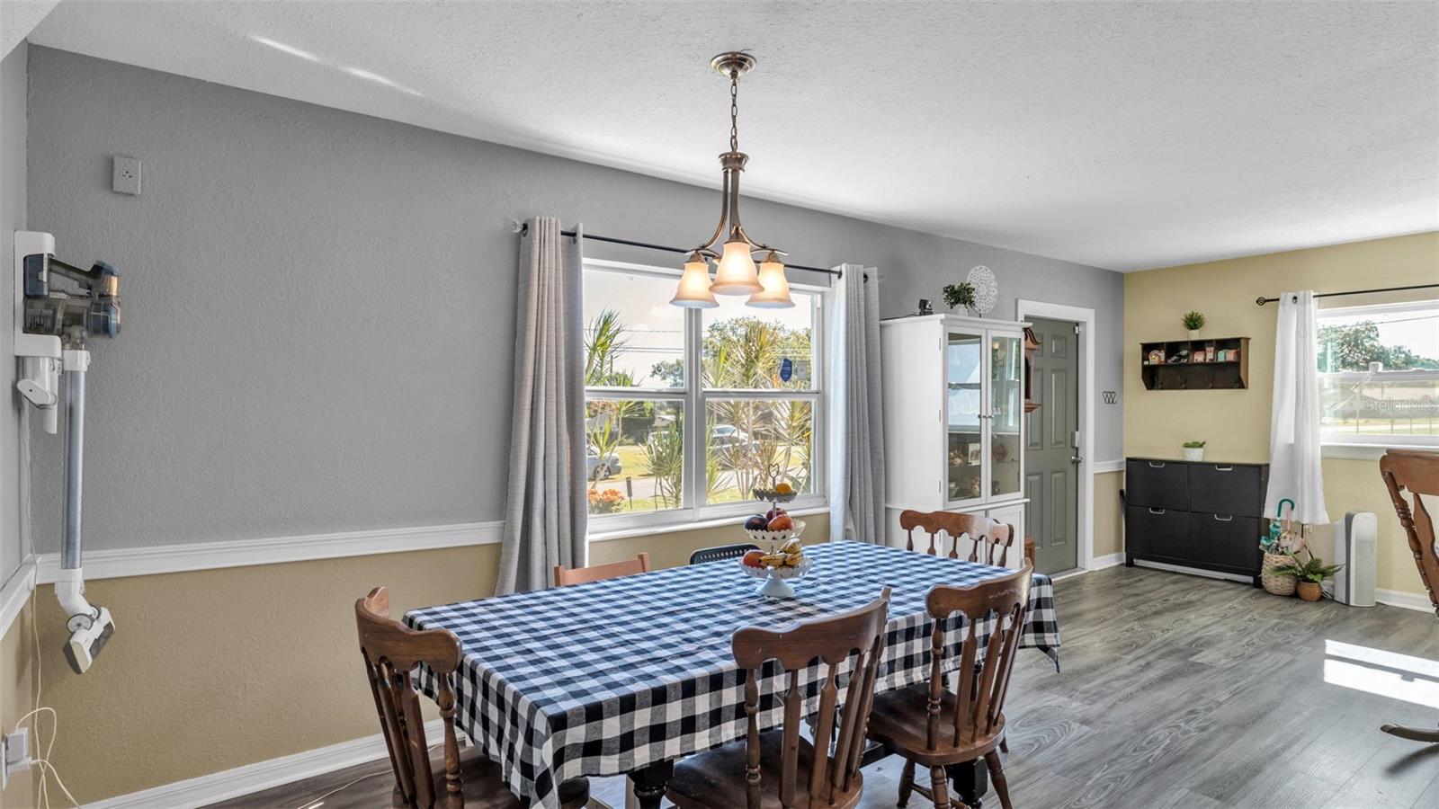 Image 15 of 35 For 5617 8th Street Se