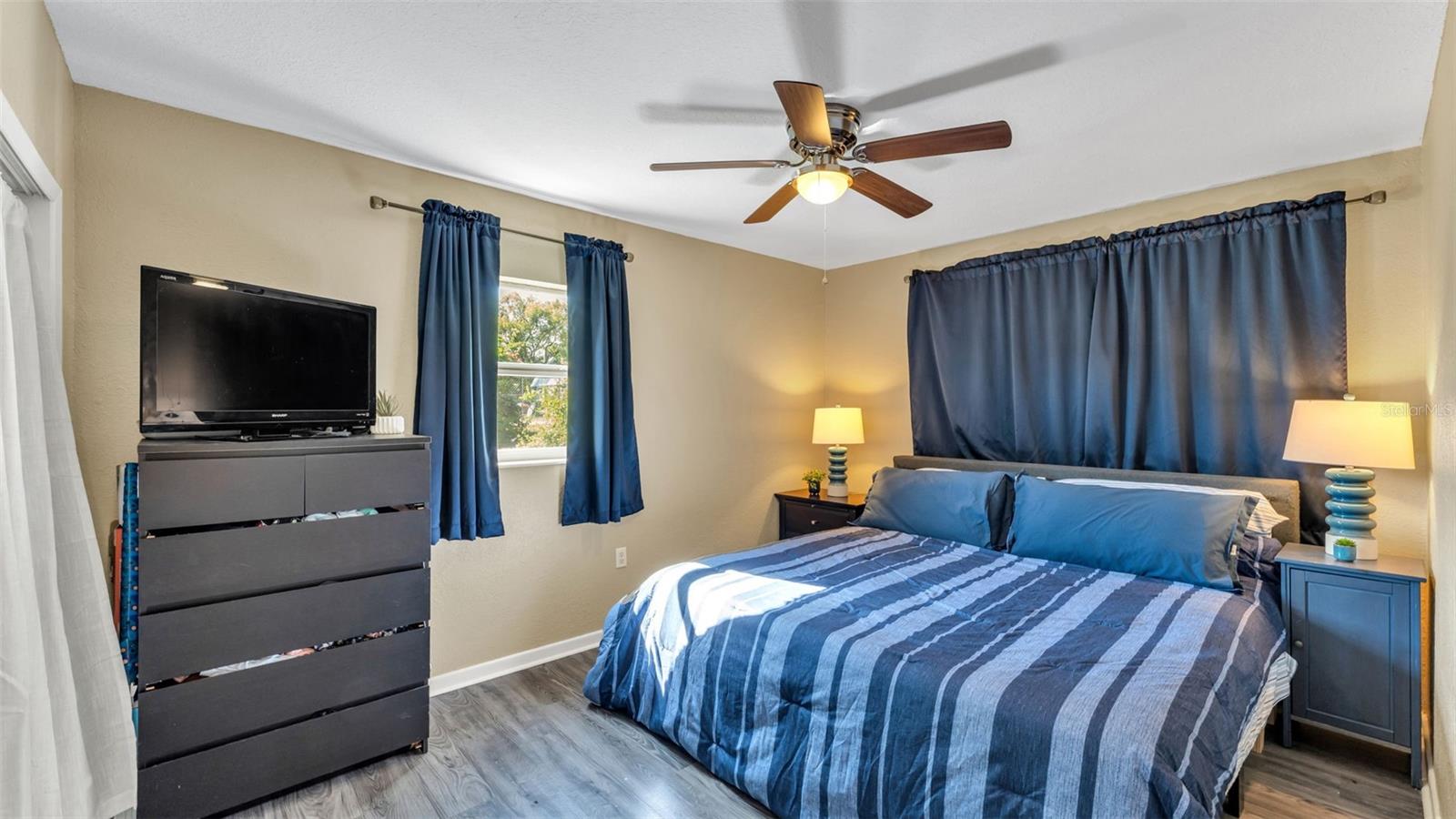 Image 16 of 35 For 5617 8th Street Se