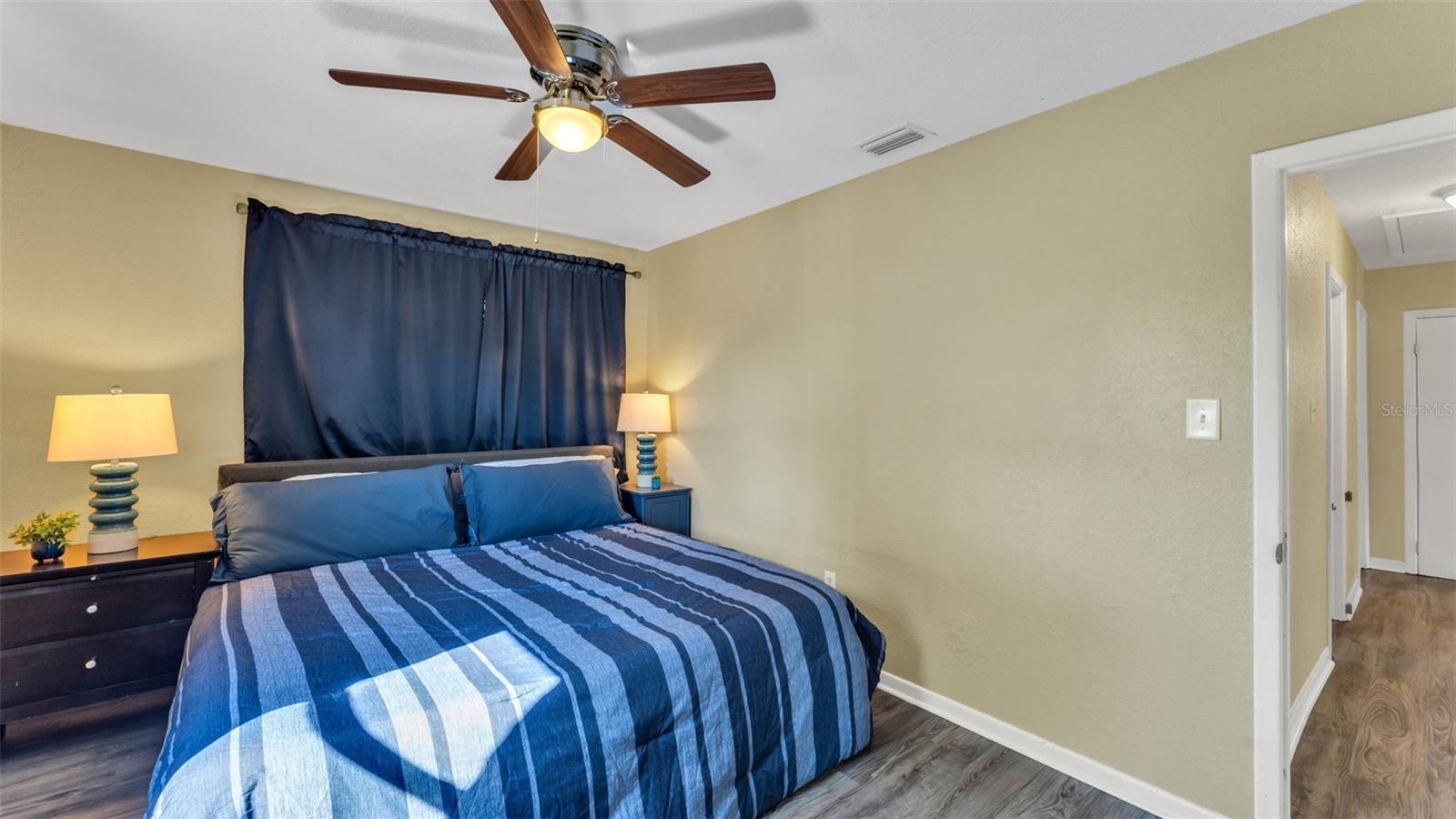 Image 17 of 35 For 5617 8th Street Se