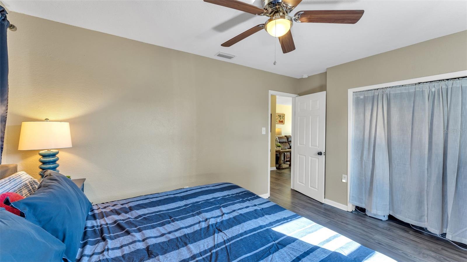 Image 18 of 35 For 5617 8th Street Se