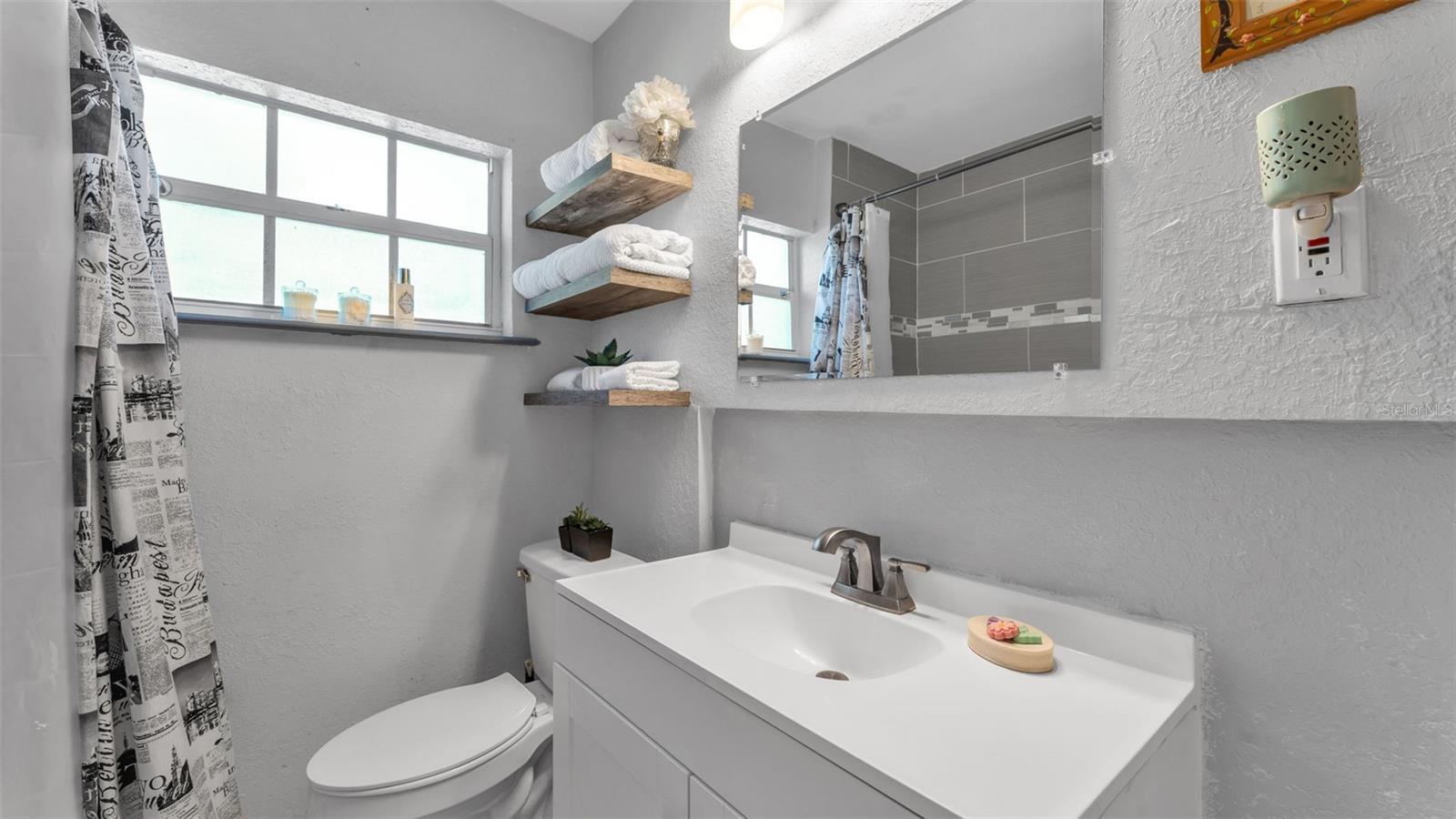 Image 19 of 35 For 5617 8th Street Se