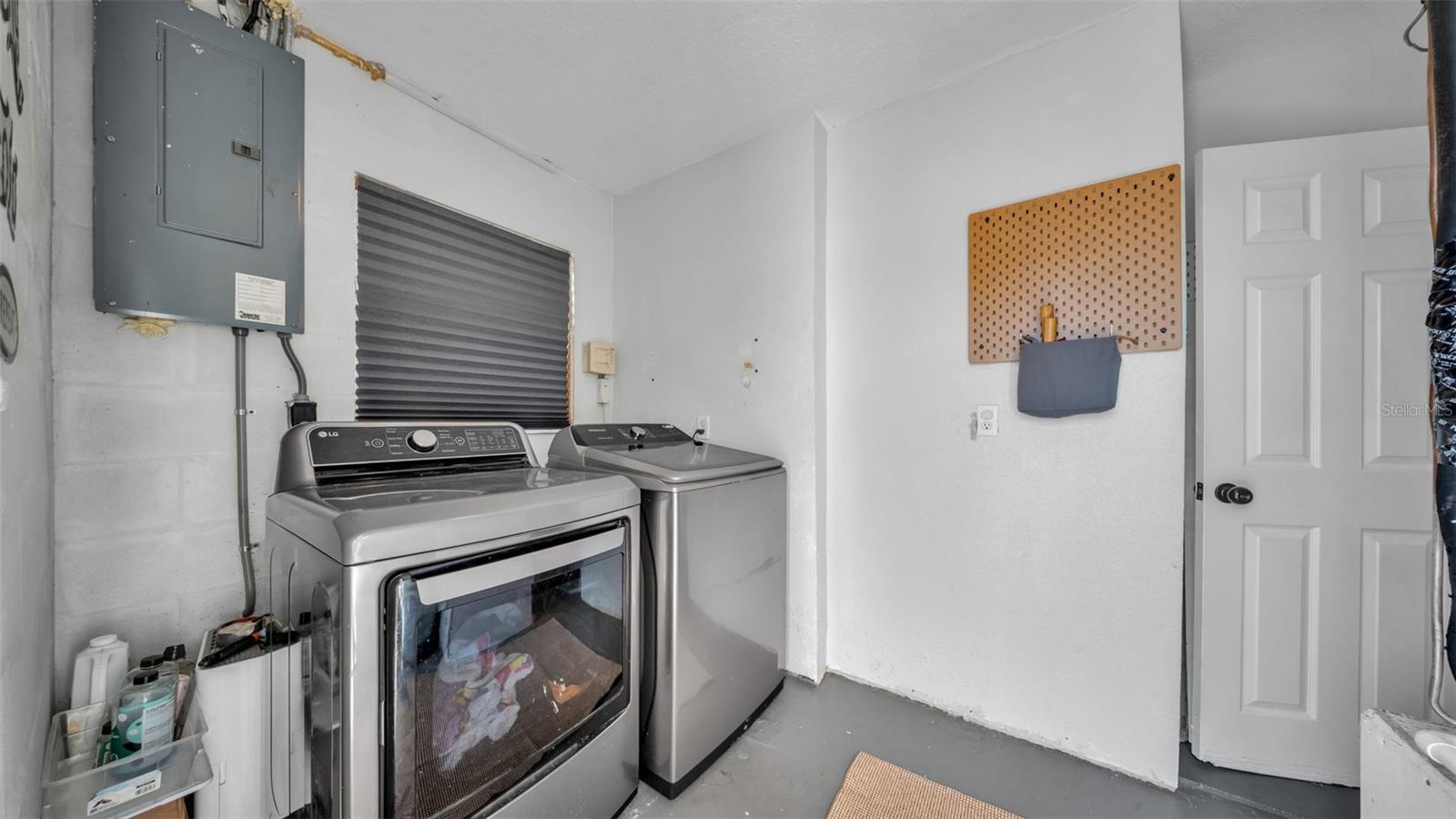 Image 27 of 35 For 5617 8th Street Se