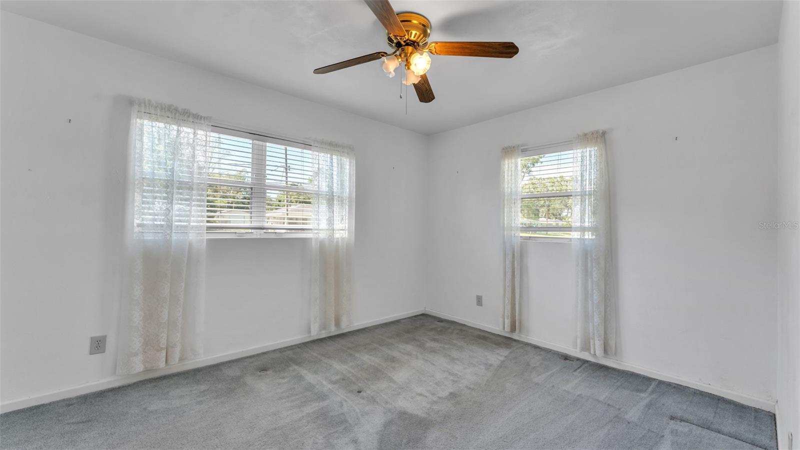Image 11 of 40 For 5823 Lake Breeze Avenue
