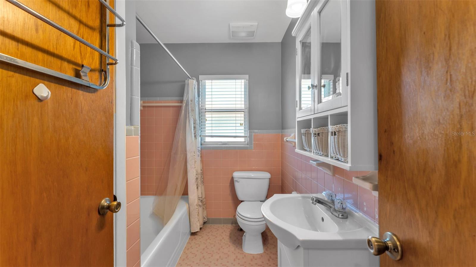 Image 13 of 40 For 5823 Lake Breeze Avenue