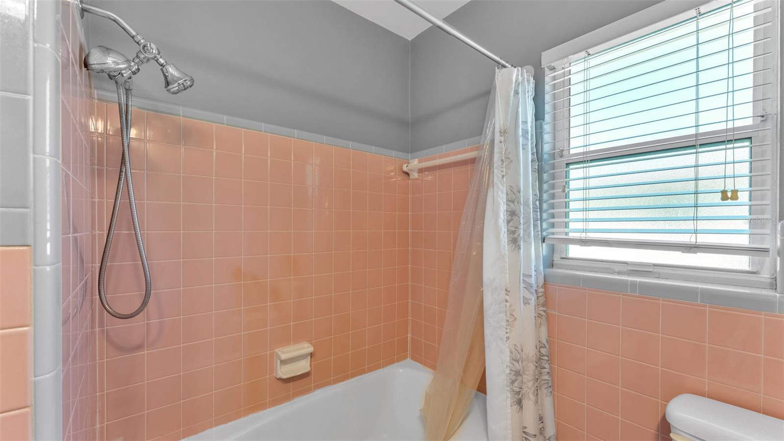 Image 14 of 40 For 5823 Lake Breeze Avenue