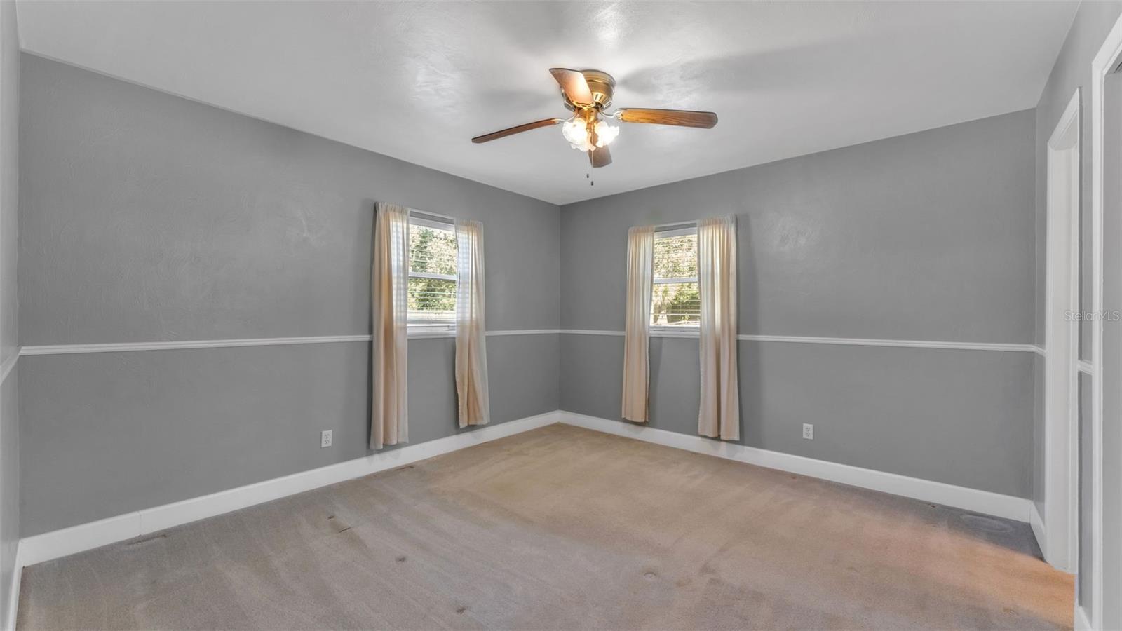 Image 16 of 40 For 5823 Lake Breeze Avenue