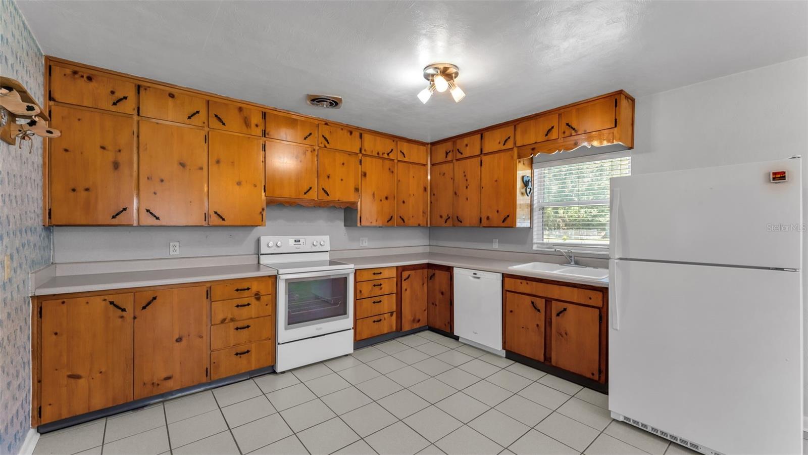 Image 19 of 40 For 5823 Lake Breeze Avenue