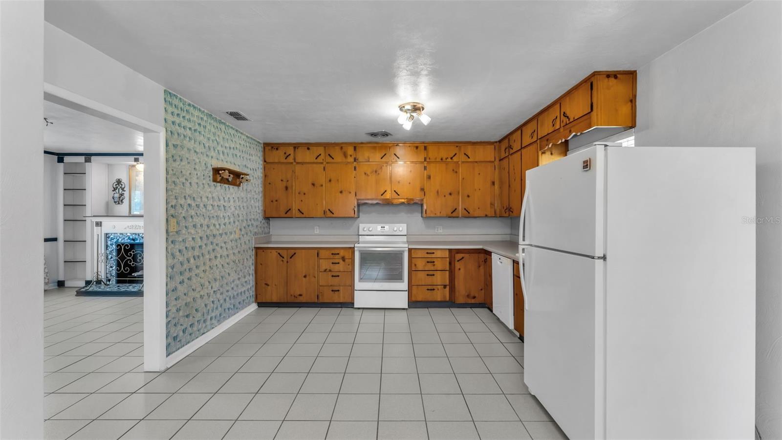 Image 21 of 40 For 5823 Lake Breeze Avenue