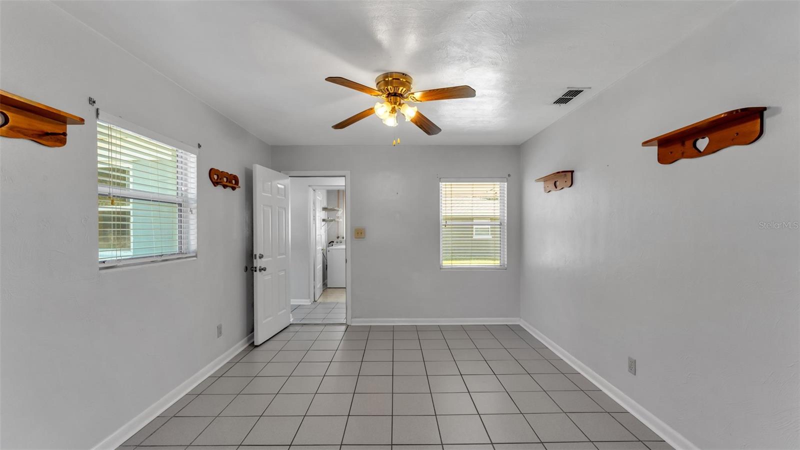 Image 22 of 40 For 5823 Lake Breeze Avenue