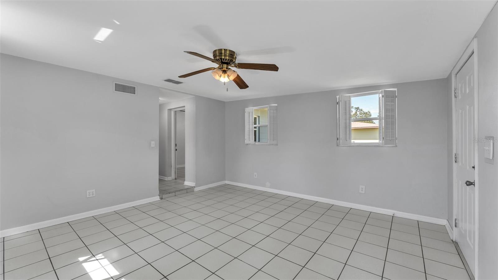 Image 25 of 40 For 5823 Lake Breeze Avenue