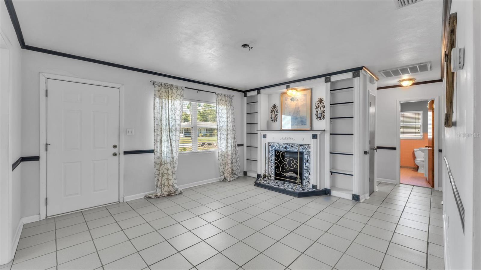 Image 7 of 40 For 5823 Lake Breeze Avenue