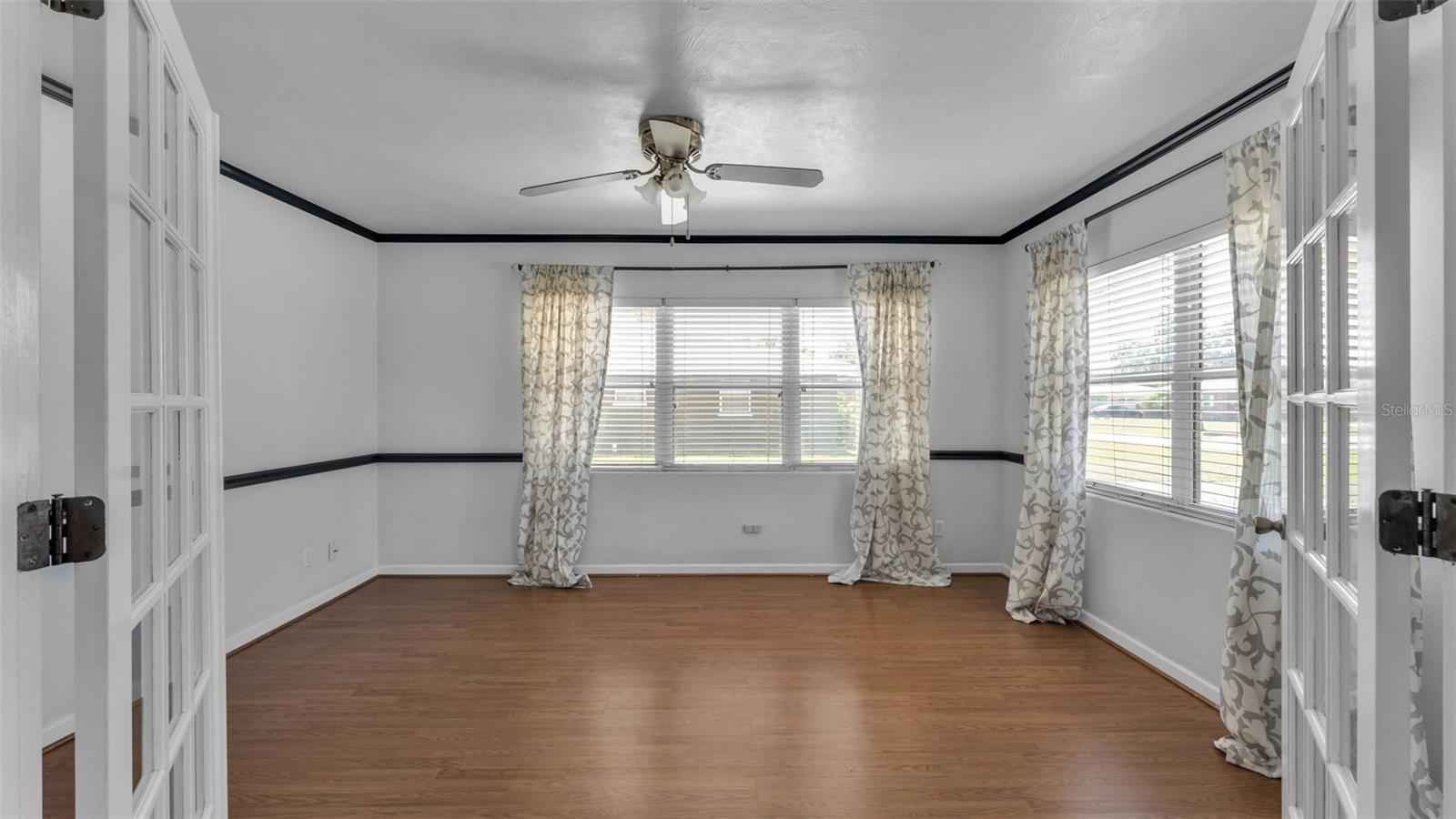 Image 8 of 40 For 5823 Lake Breeze Avenue