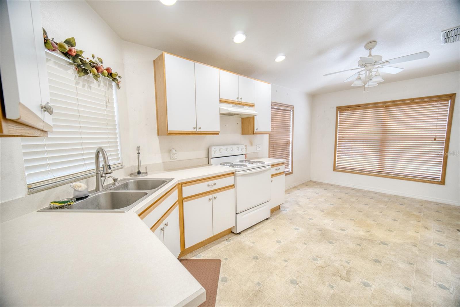 Image 14 of 31 For 777 Vineyard Way