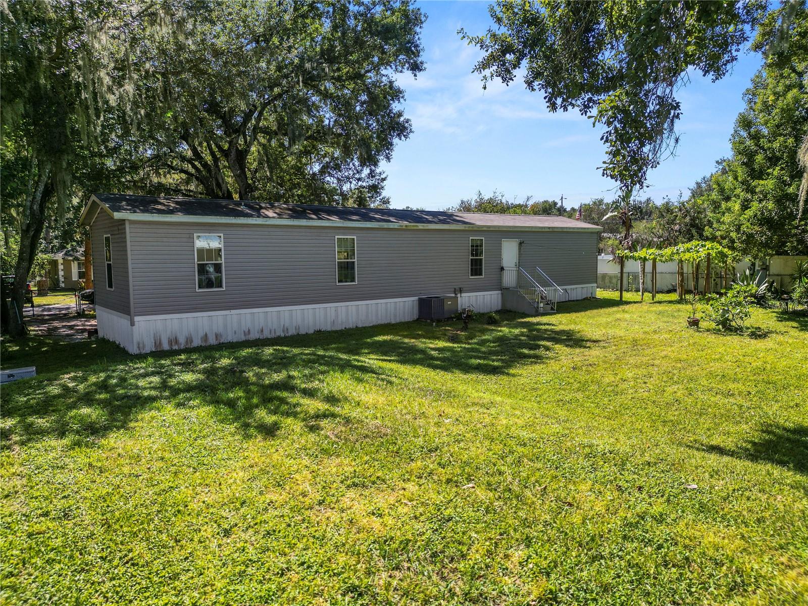 Image 27 of 41 For 3406 Oakland Road S