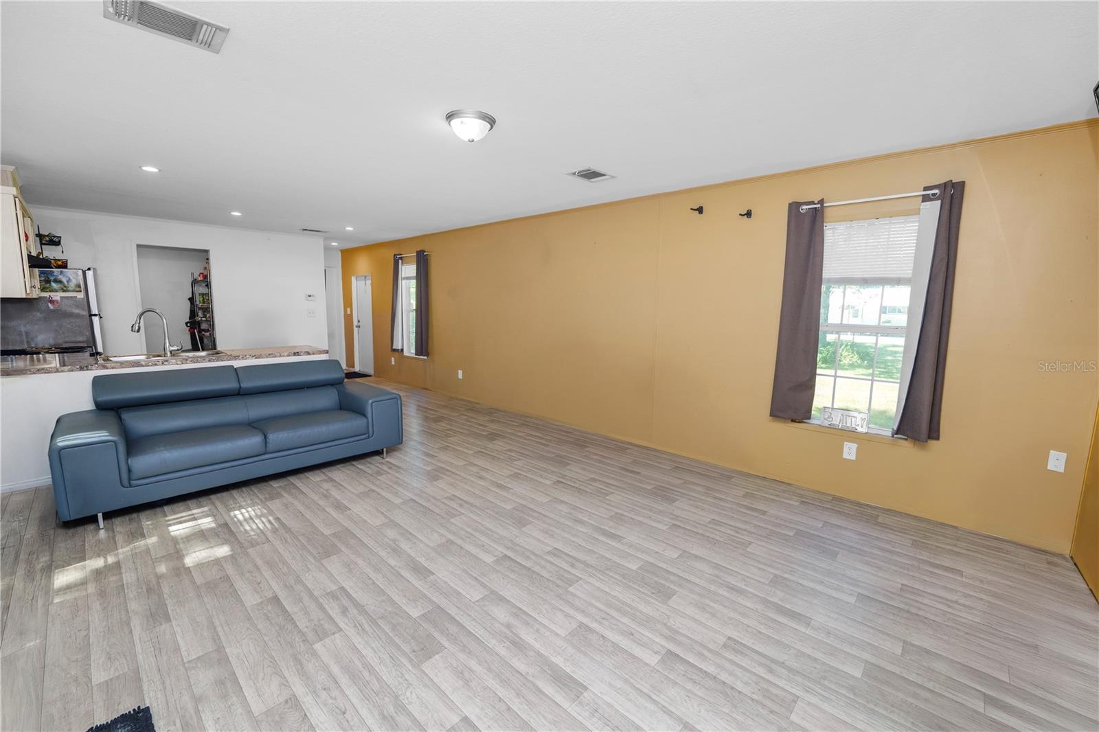 Image 4 of 41 For 3406 Oakland Road S