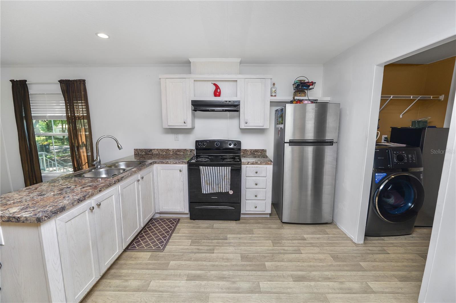 Image 9 of 41 For 3406 Oakland Road S