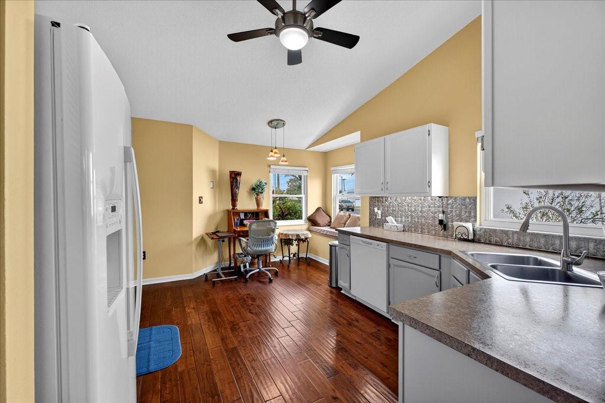 Image 11 of 71 For 6381 Egret Drive 25