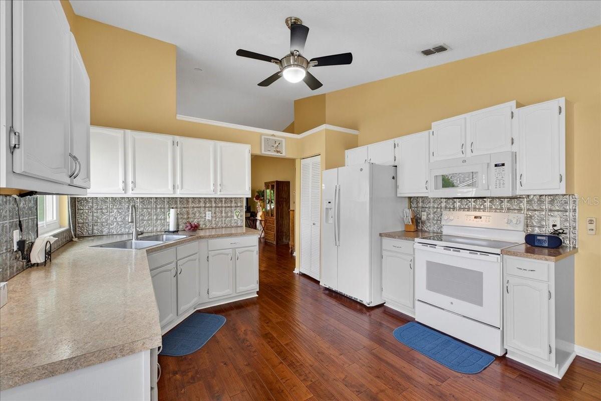 Image 14 of 71 For 6381 Egret Drive 25