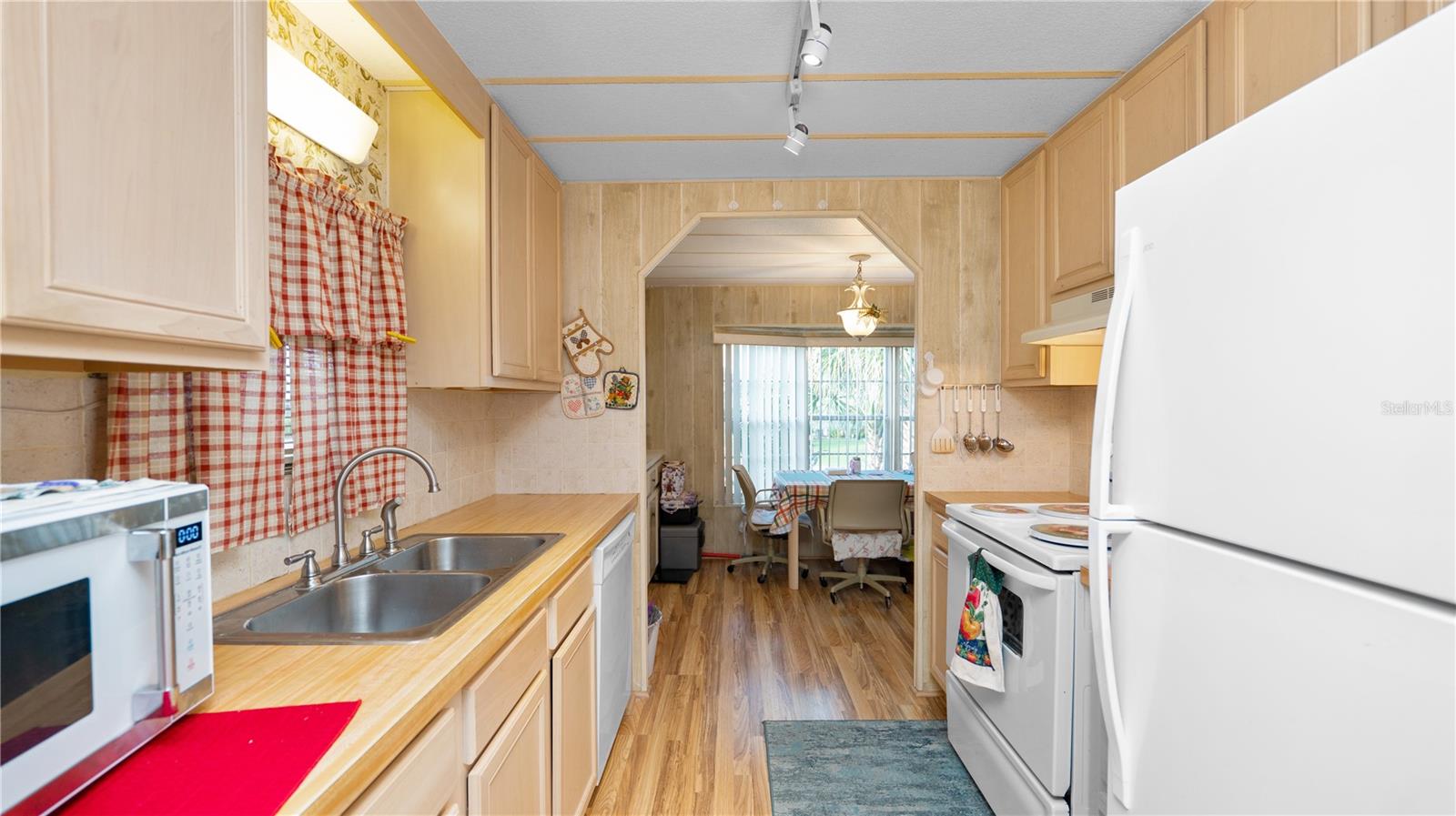 Image 10 of 43 For 1737 Robin Avenue